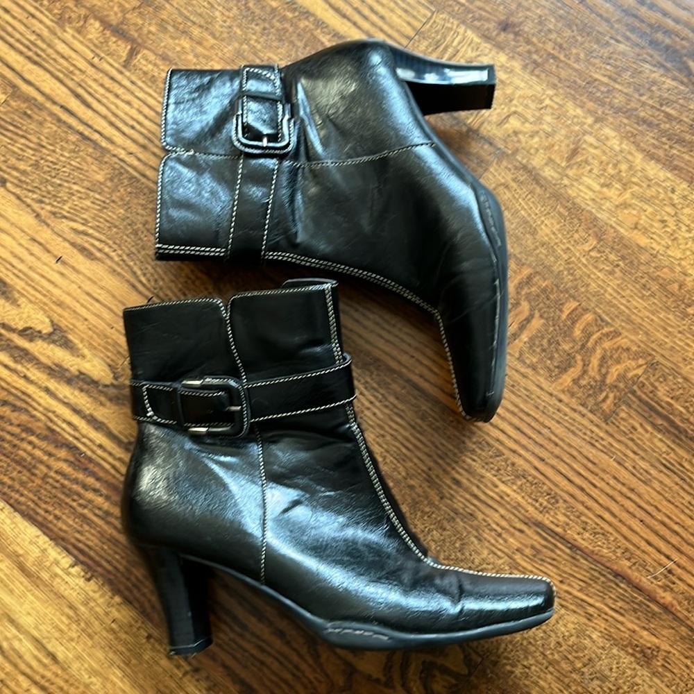 EUC Aerosoles Women's Black Heeled Bootie 9.5